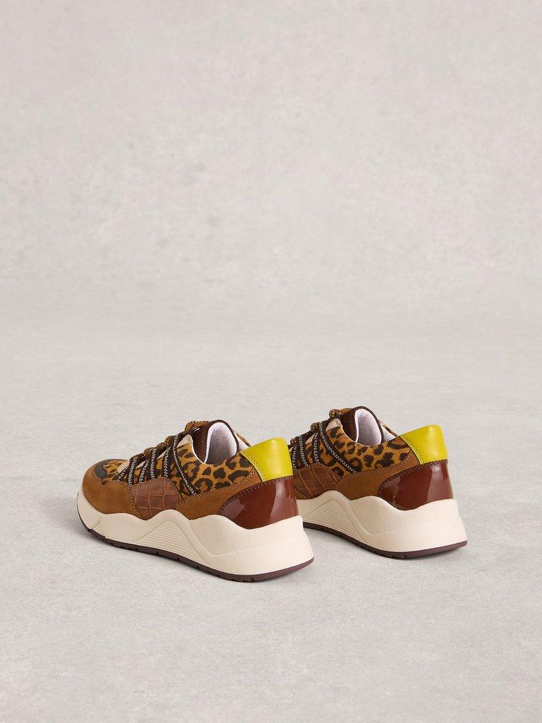 Kazzy Runner in BROWN MLT - FLAT BACK