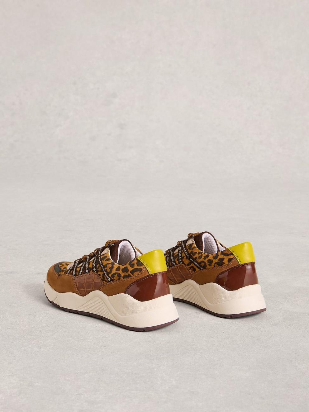 Kazzy Runner in BROWN MLT - FLAT BACK