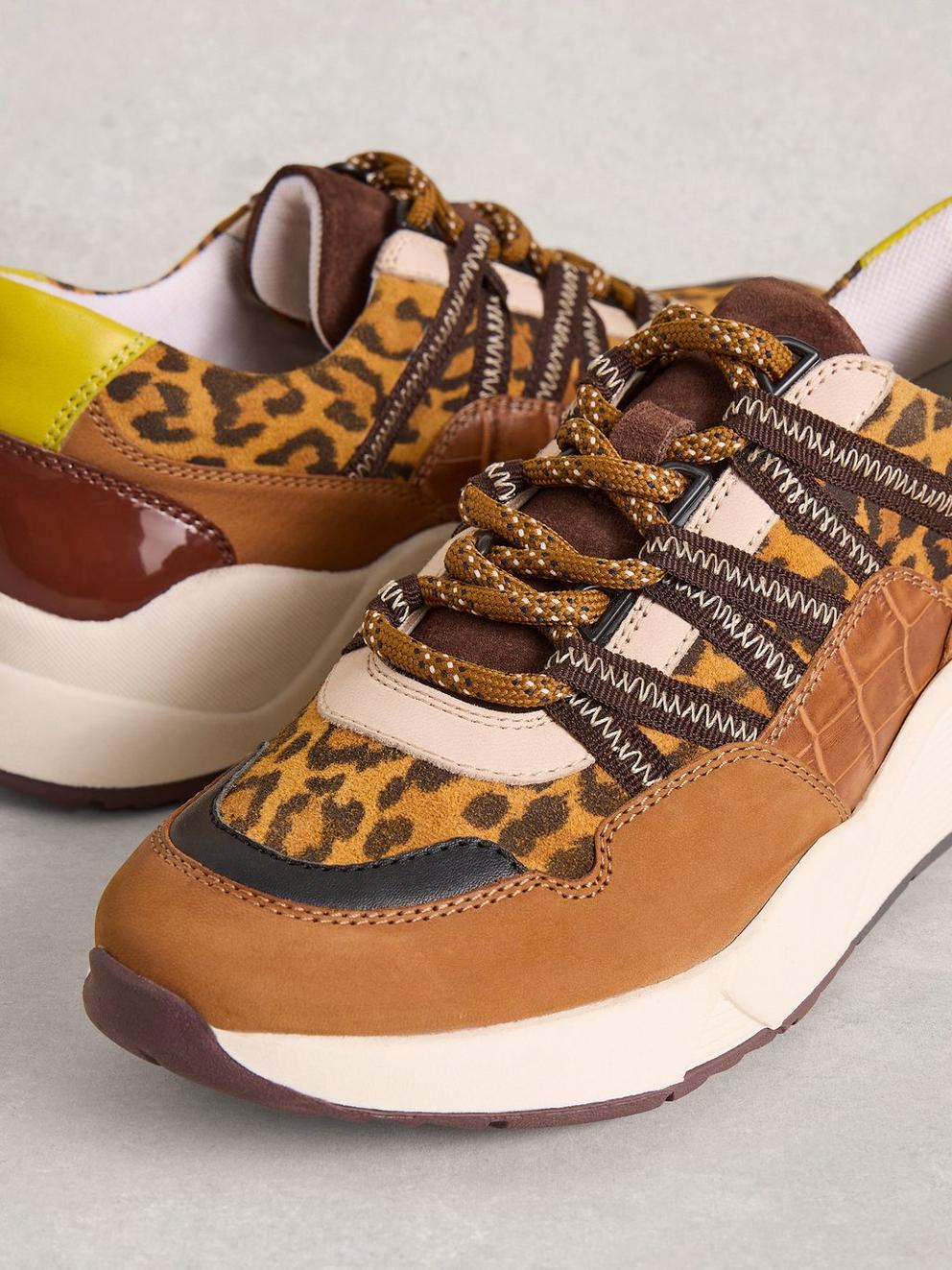 Kazzy Runner in BROWN MLT - FLAT DETAIL
