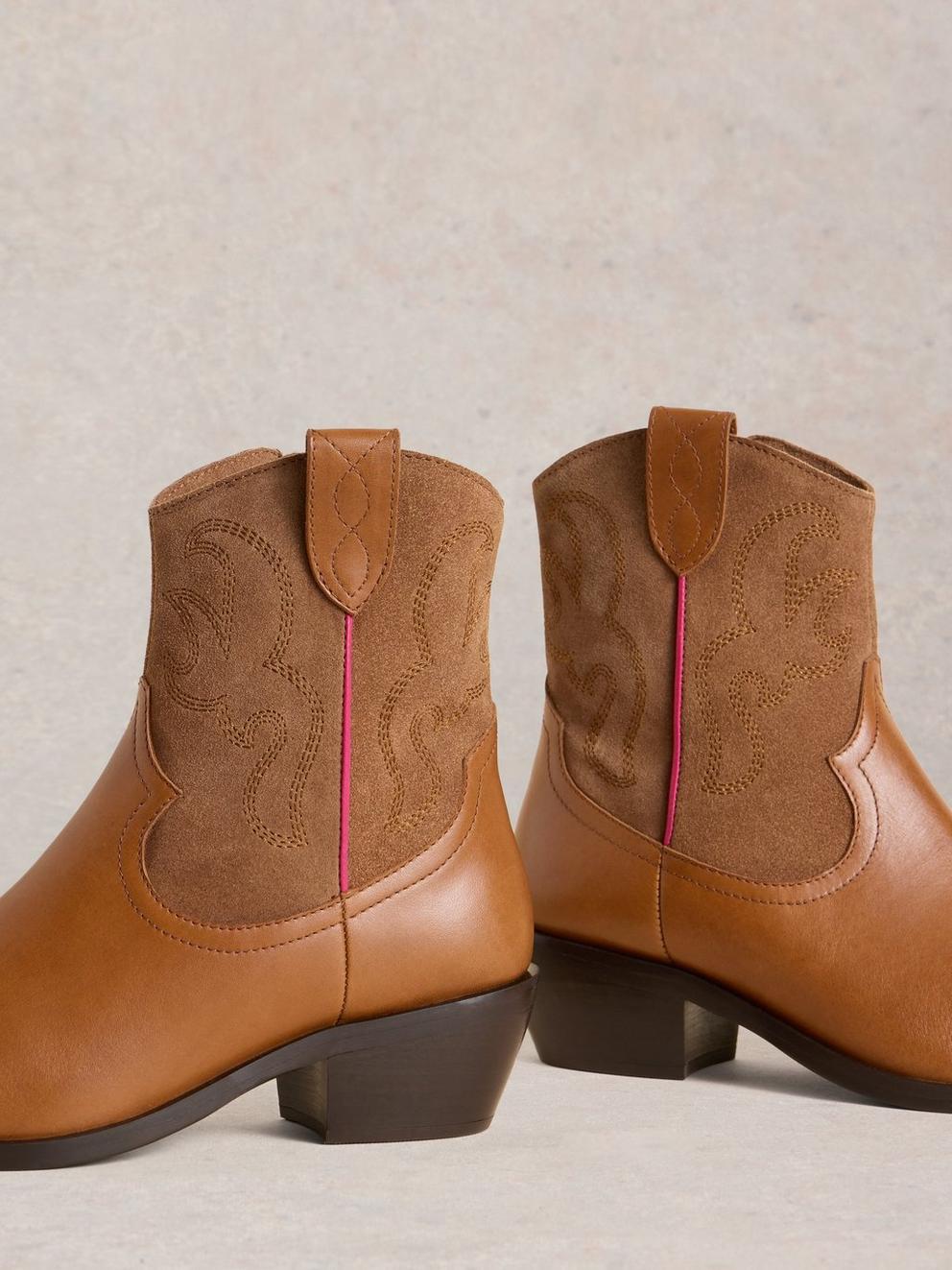 Western Beau Boot in MID TAN - FLAT DETAIL