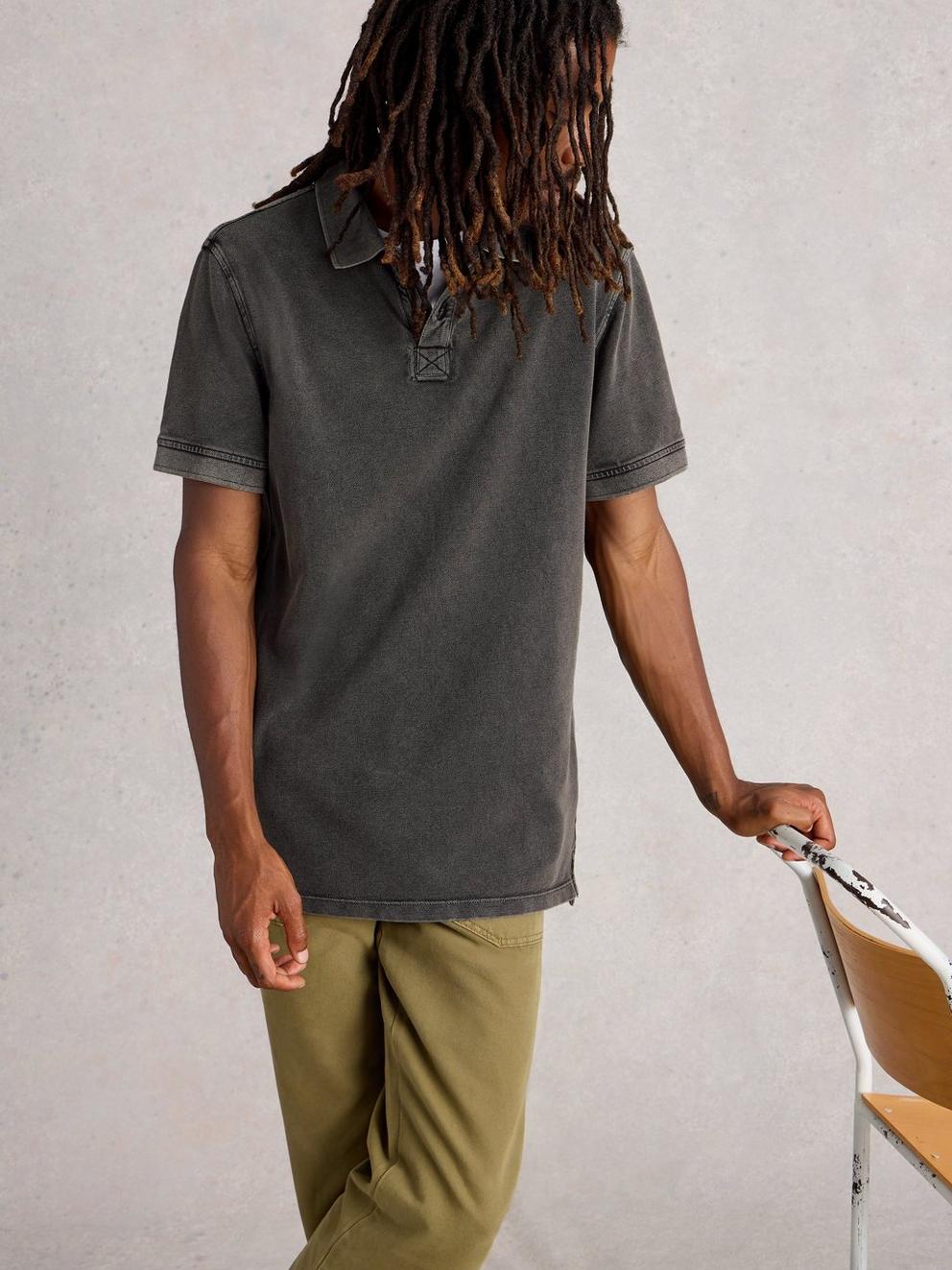Utility Short Sleeve Polo in WASHED BLK - MODEL DETAIL