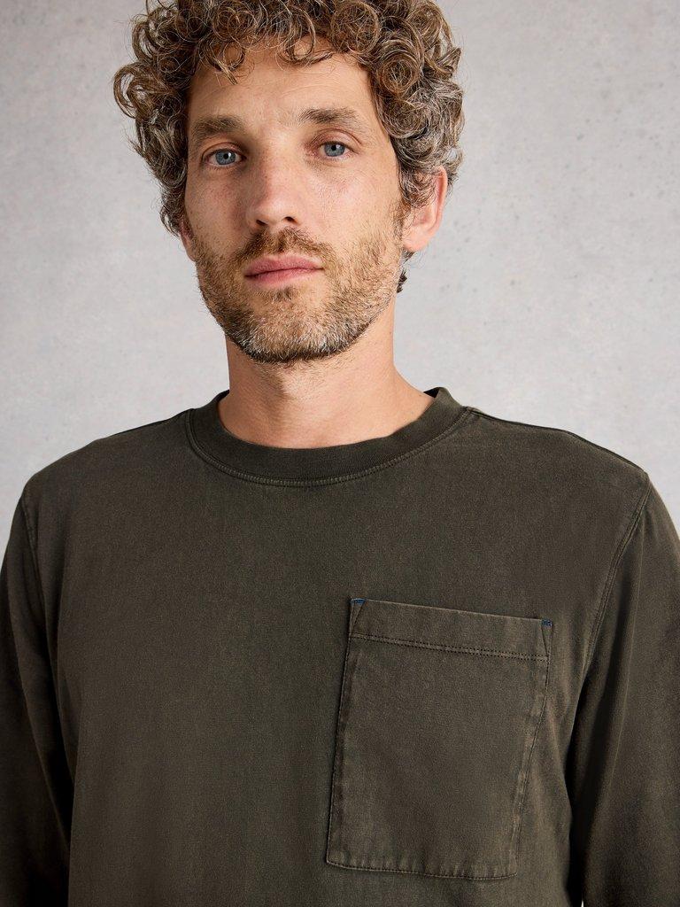 Accleton Crew Neck Tee in KHAKI GRN - MODEL DETAIL