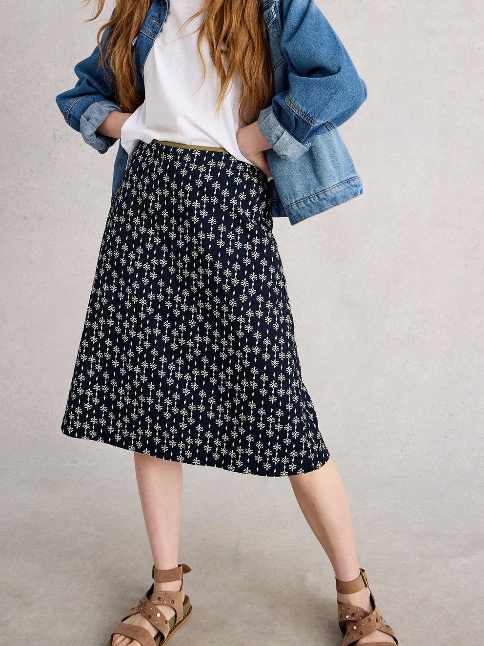 Nell Knee Length Reversible Skirt in NAVY MULTI - MODEL DETAIL