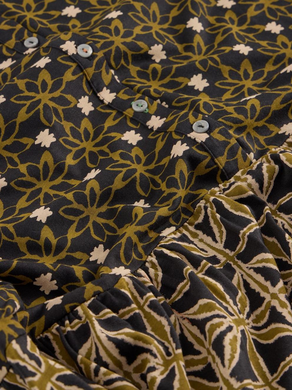 Everly Jersey Collared Dress in BLK MLT - FLAT DETAIL