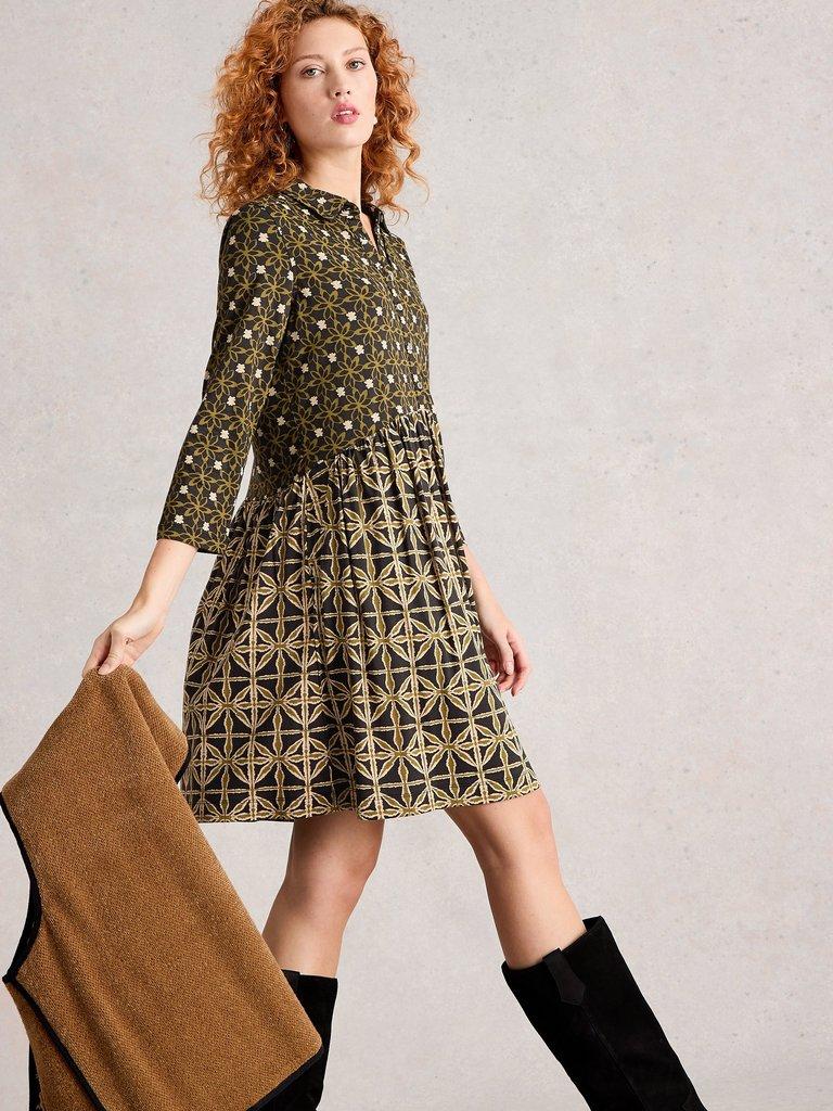 Everly Jersey Collared Dress in BLK MLT - LIFESTYLE