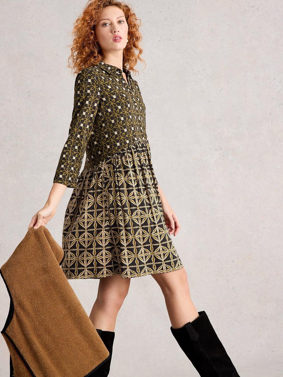 Everly Jersey Collared Dress in BLK MLT - LIFESTYLE