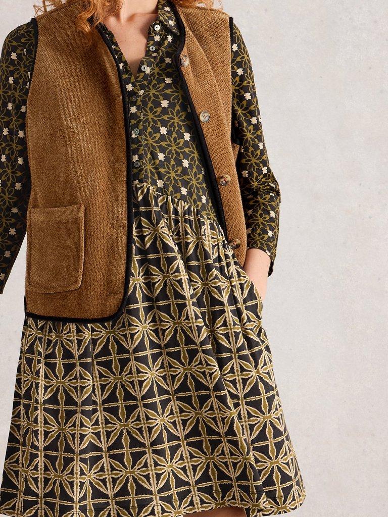 Everly Jersey Collared Dress in BLK MLT - MODEL DETAIL