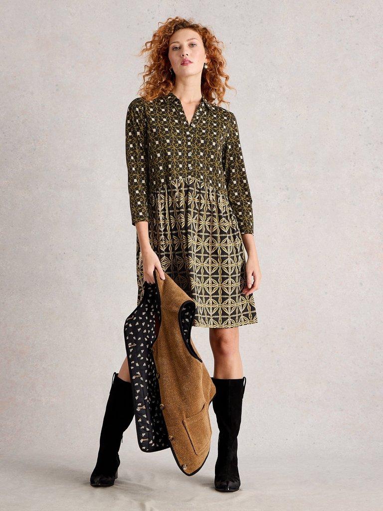 Everly Jersey Collared Dress in BLK MLT - MODEL FRONT