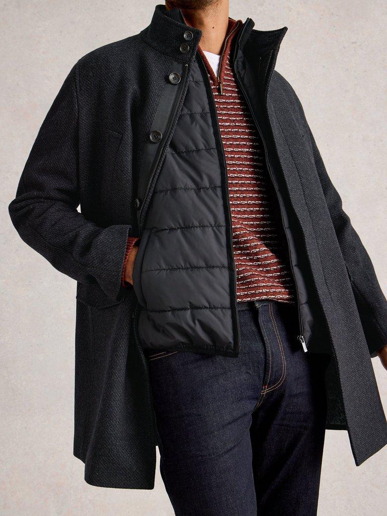 Wool Funnel in CHARC GREY - MODEL DETAIL