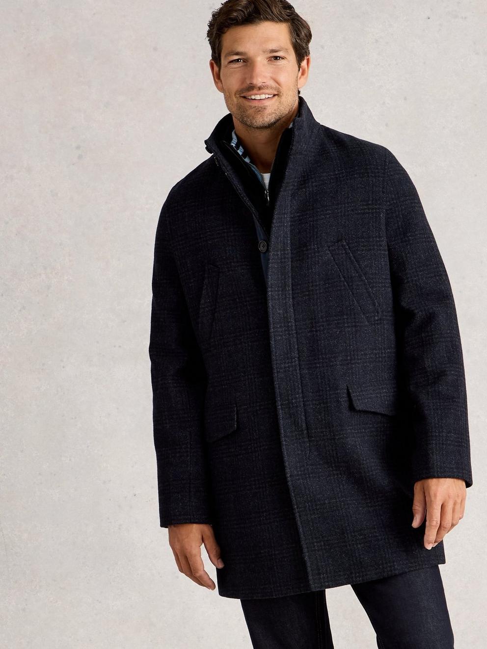 Wool Funnel in DARK NAVY - LIFESTYLE