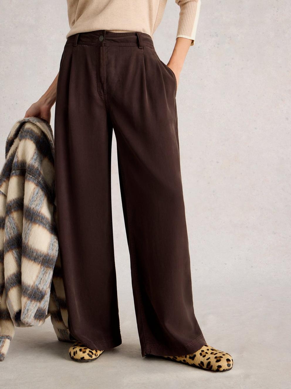 Sasha Wide Leg Full Length Trouser in DK BROWN - MODEL DETAIL