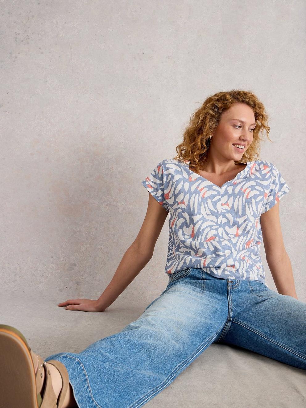 NELLY TEE NOTCH NECK in BLUE PR - MODEL DETAIL