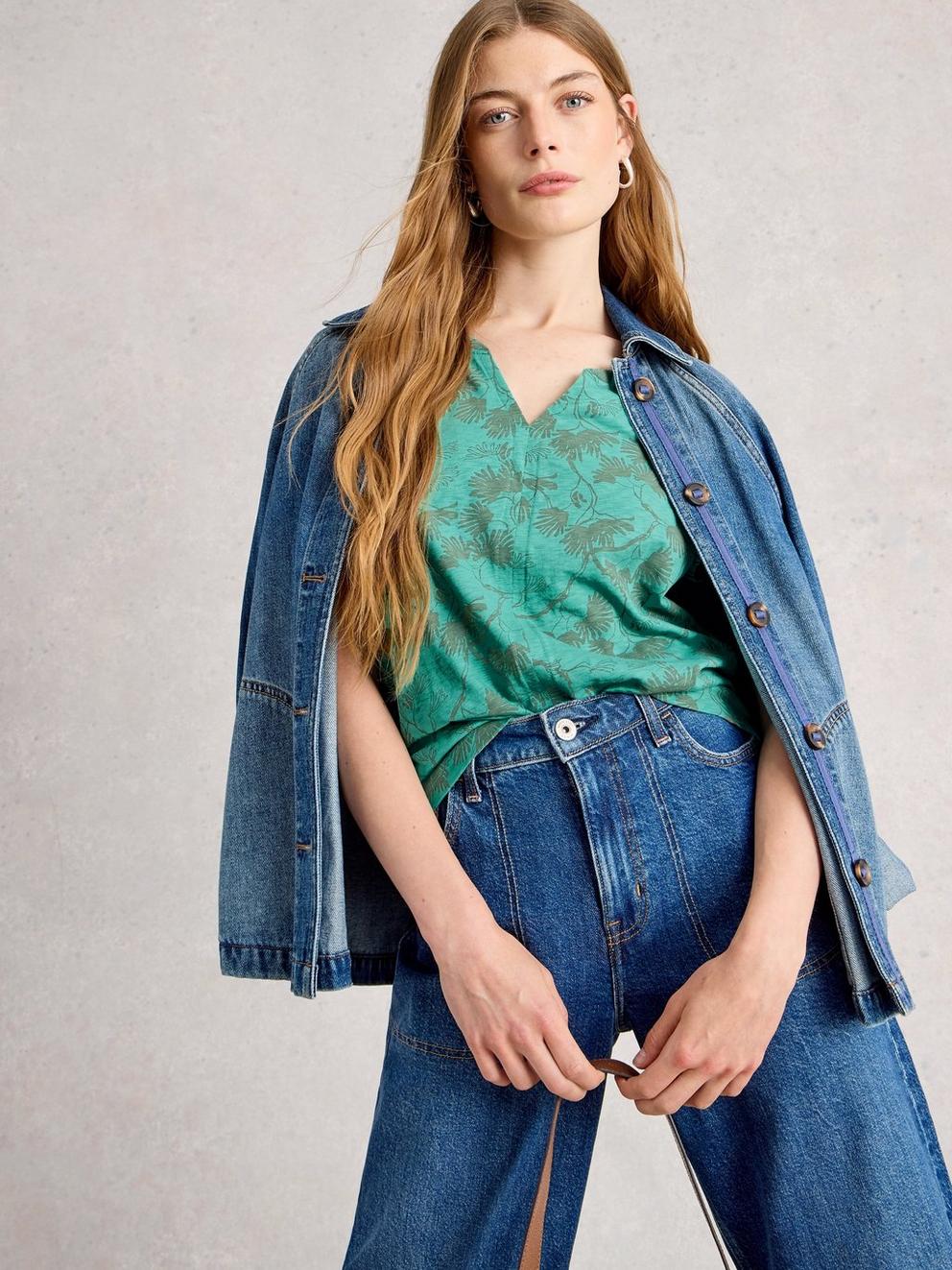 NELLY TEE NOTCH NECK in GREEN PR - LIFESTYLE