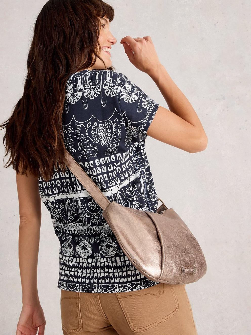 NELLY TEE NOTCH NECK in NAVY PR - MODEL BACK