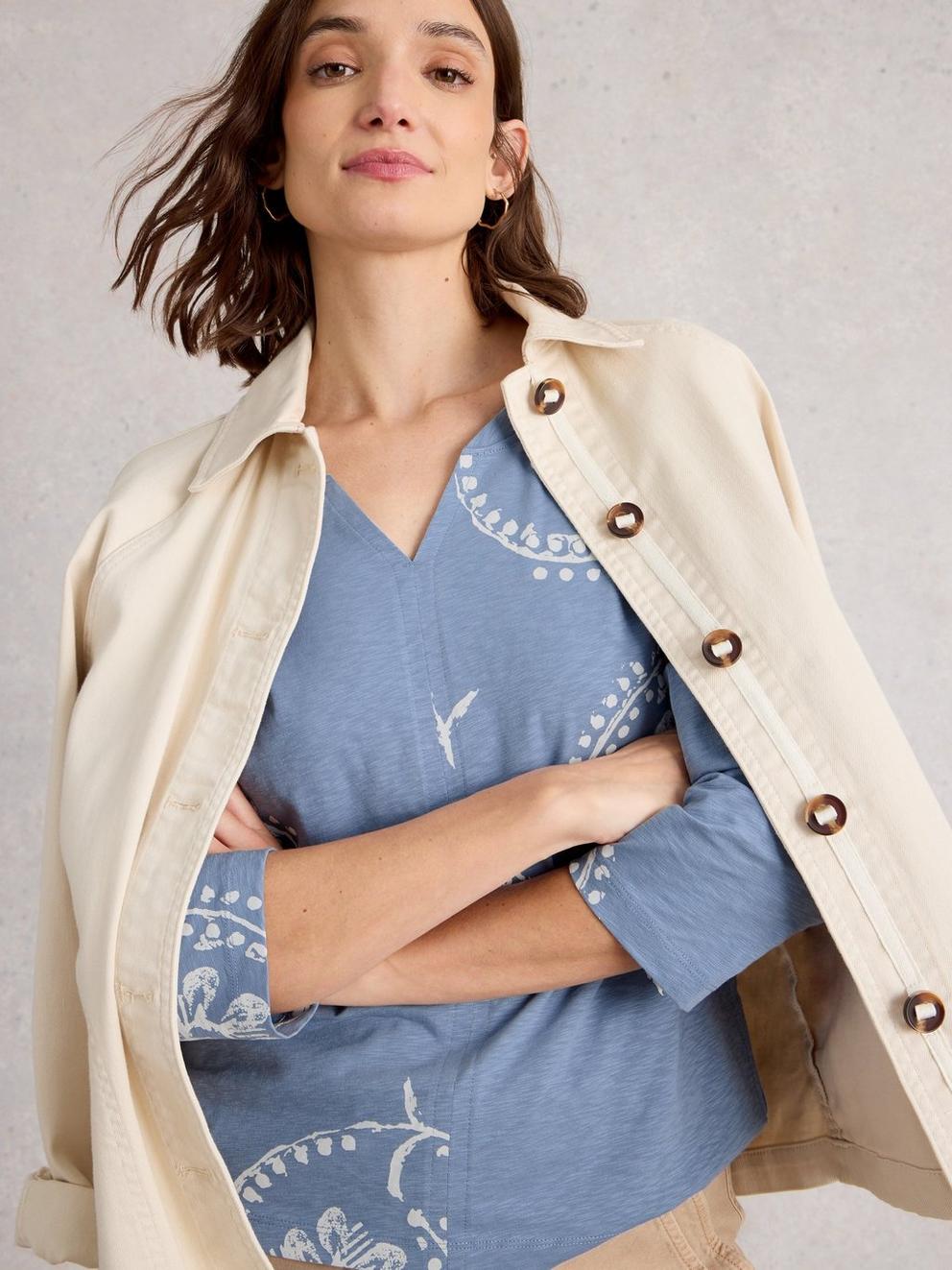 NELLY 34 SLEEVE TEE in BLUE PR - MODEL DETAIL