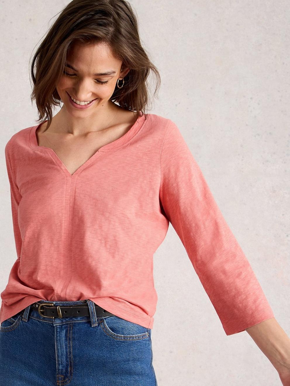 NELLY 34 SLEEVE TEE in MID CORAL - MODEL DETAIL