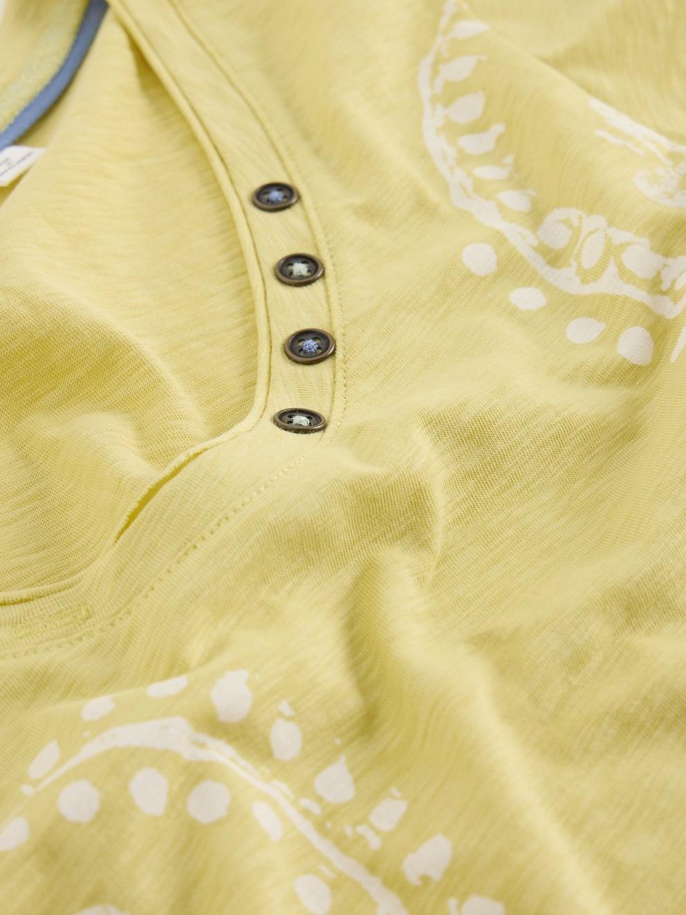 NADIA SWOOP NECK TEE in YELLOW MLT - FLAT DETAIL