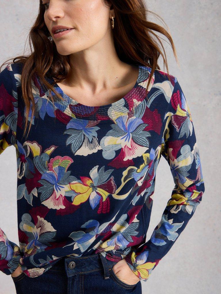 WEAVER LS TEE in NAVY PR - MODEL DETAIL