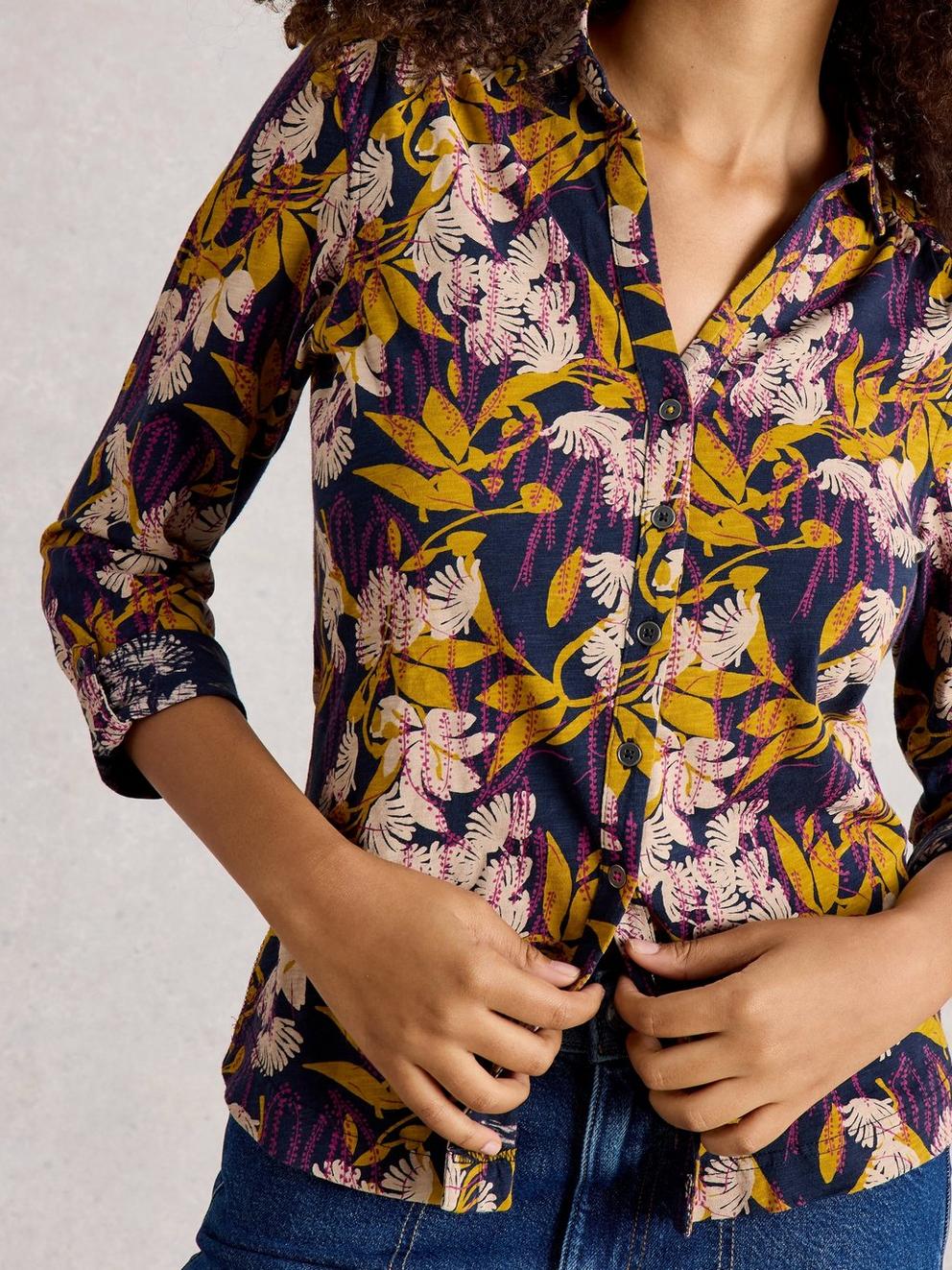 ANNIE JERSEY MID LENGTH SHIRT in NAVY MULTI - MODEL DETAIL