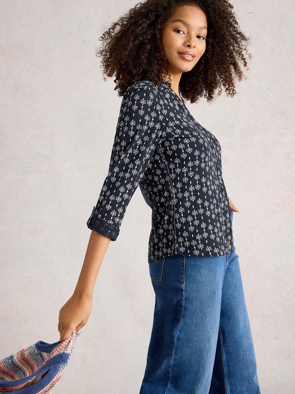 ANNIE JERSEY MID LENGTH SHIRT in NAVY PR - MODEL DETAIL