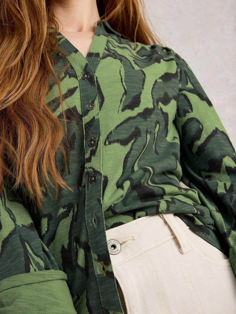 ANNIE JERSEY COLLARED MID LENGTH SHIRT in GREEN MLT - MODEL DETAIL