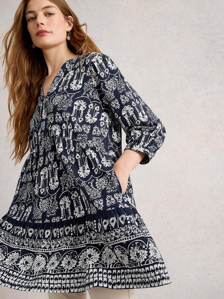 MARTA LONG SLEEVE TUNIC in NAVY MULTI - MODEL DETAIL