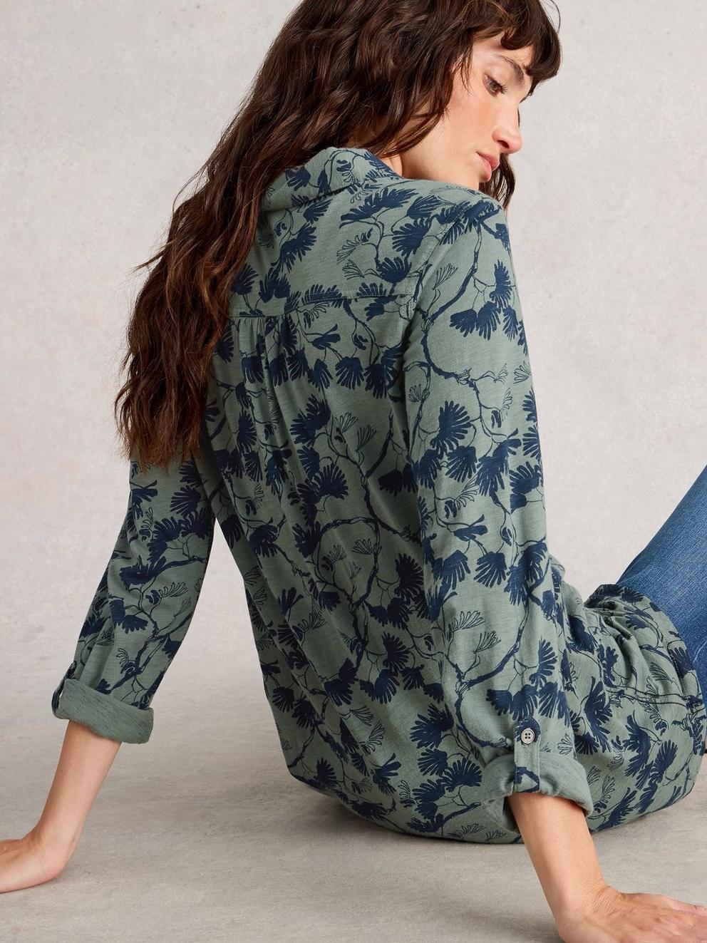 ANNIE LONG SLEEVE LONGLINE SHIRT in GREEN MLT - MODEL BACK
