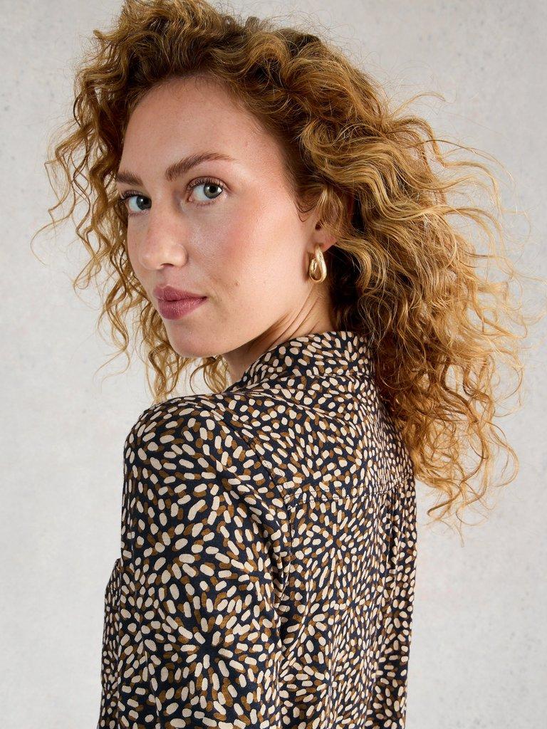 ANNIE LONG SLEEVE LONGLINE SHIRT in NAVY PR - MODEL DETAIL