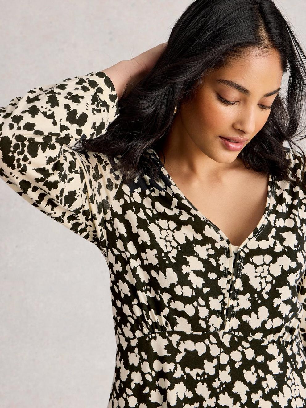 Megan Long Sleeve Jersey Midi Dress in BLK PR - MODEL DETAIL