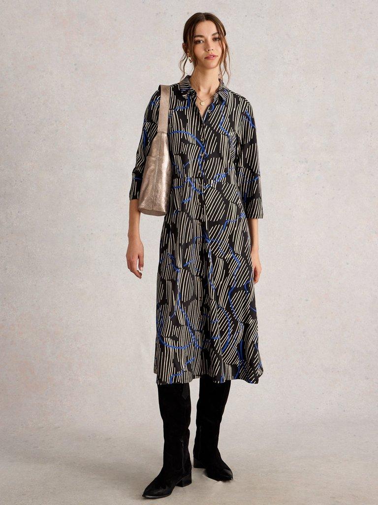 Rua Jersey Collared Shirt Dress in BLK MLT - MODEL FRONT