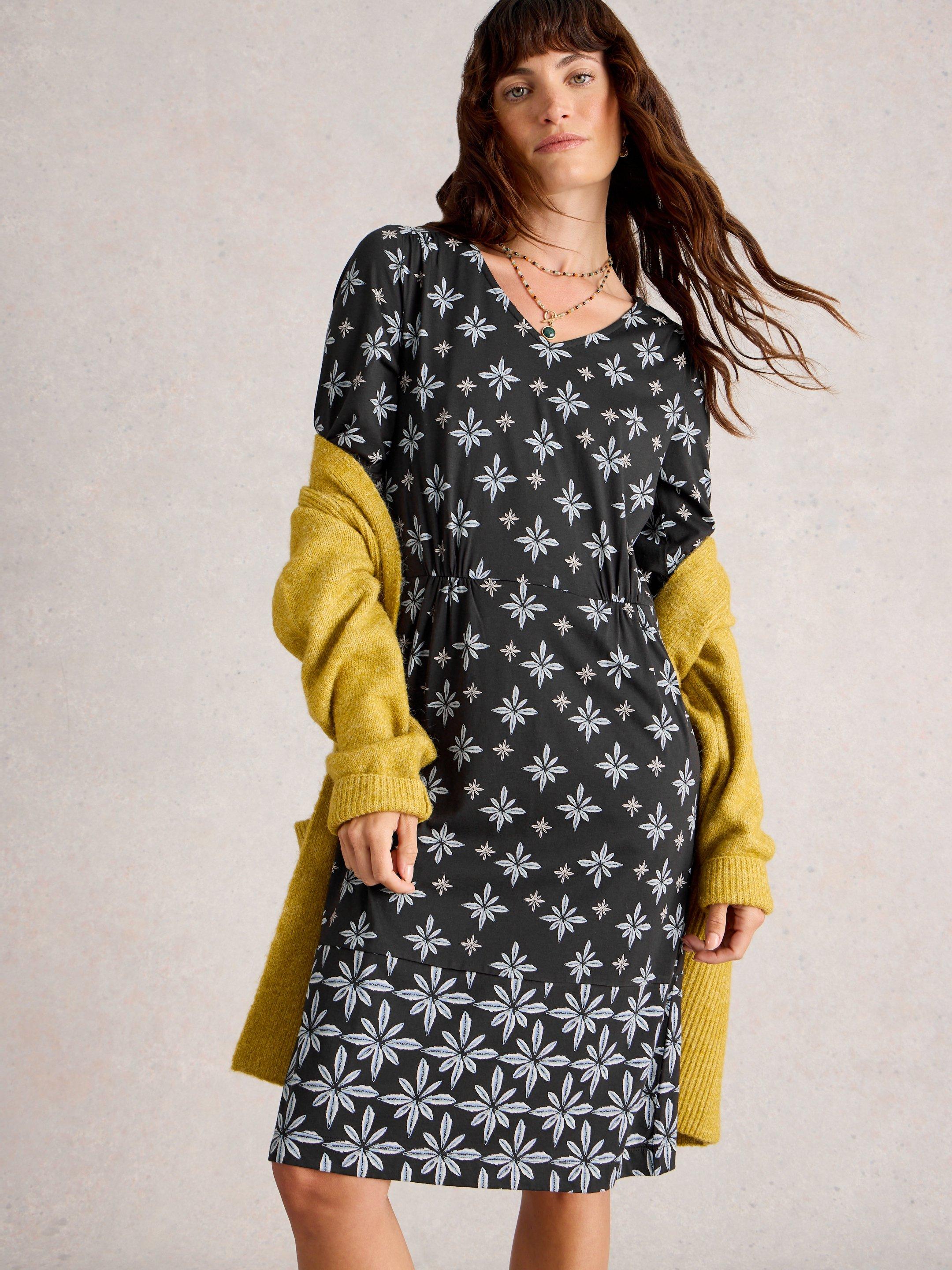 Tallie Knee Length V Neck Jersey Dress