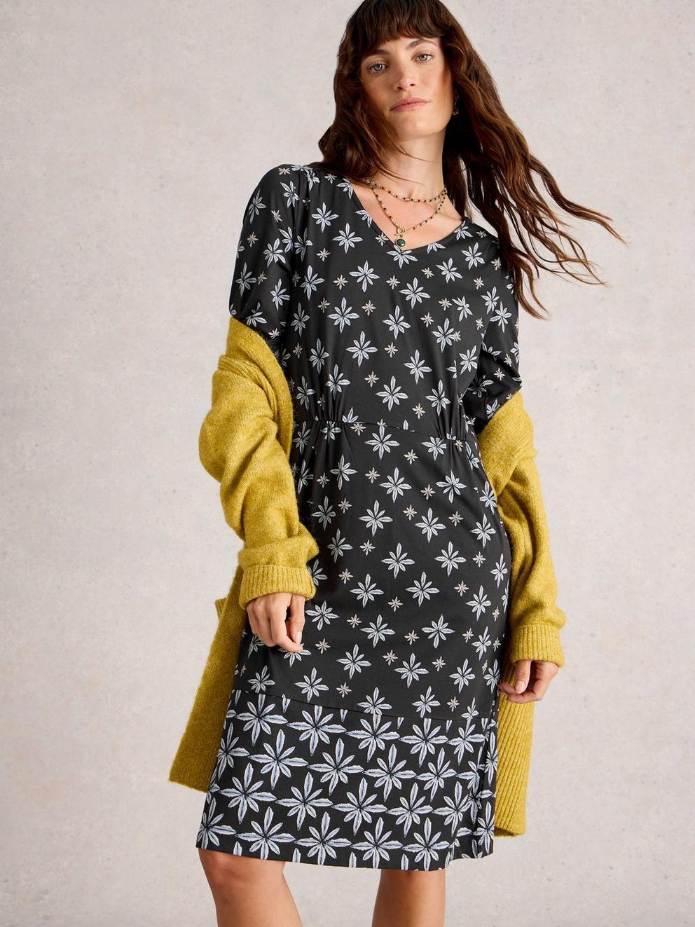 Tallie Knee Length V Neck Jersey Dress in BLK MLT - LIFESTYLE