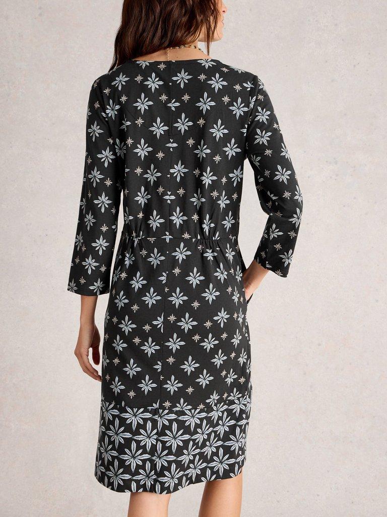 Tallie Knee Length V Neck Jersey Dress in BLK MLT - MODEL BACK