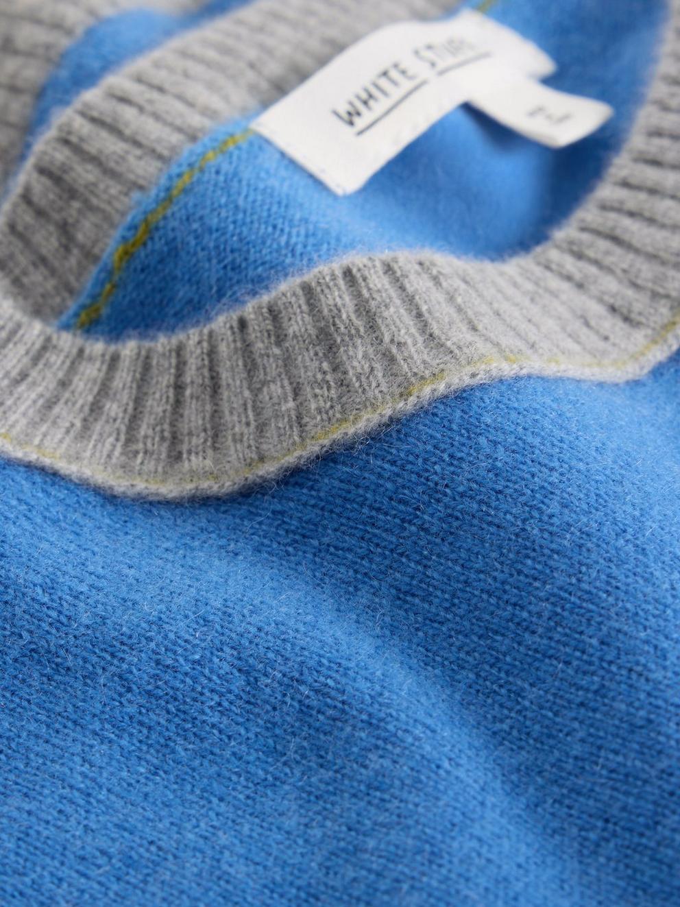 CREW CASHMERE JUMPER in BRT BLUE - FLAT DETAIL