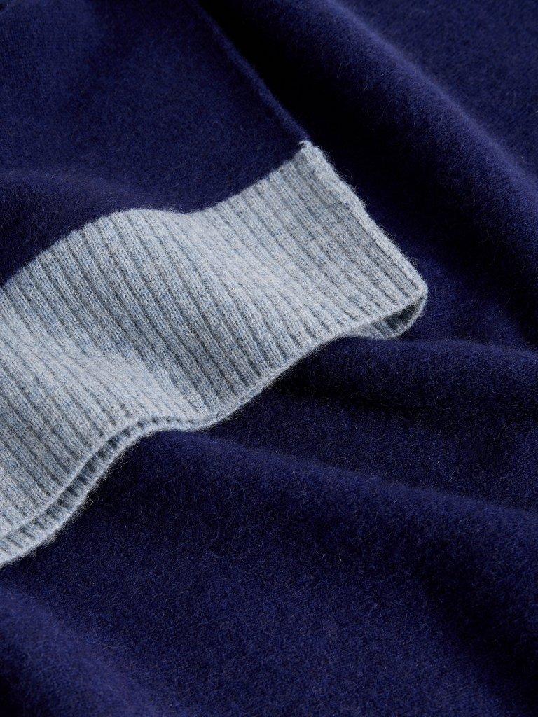 CREW CASHMERE JUMPER in DARK NAVY - FLAT DETAIL