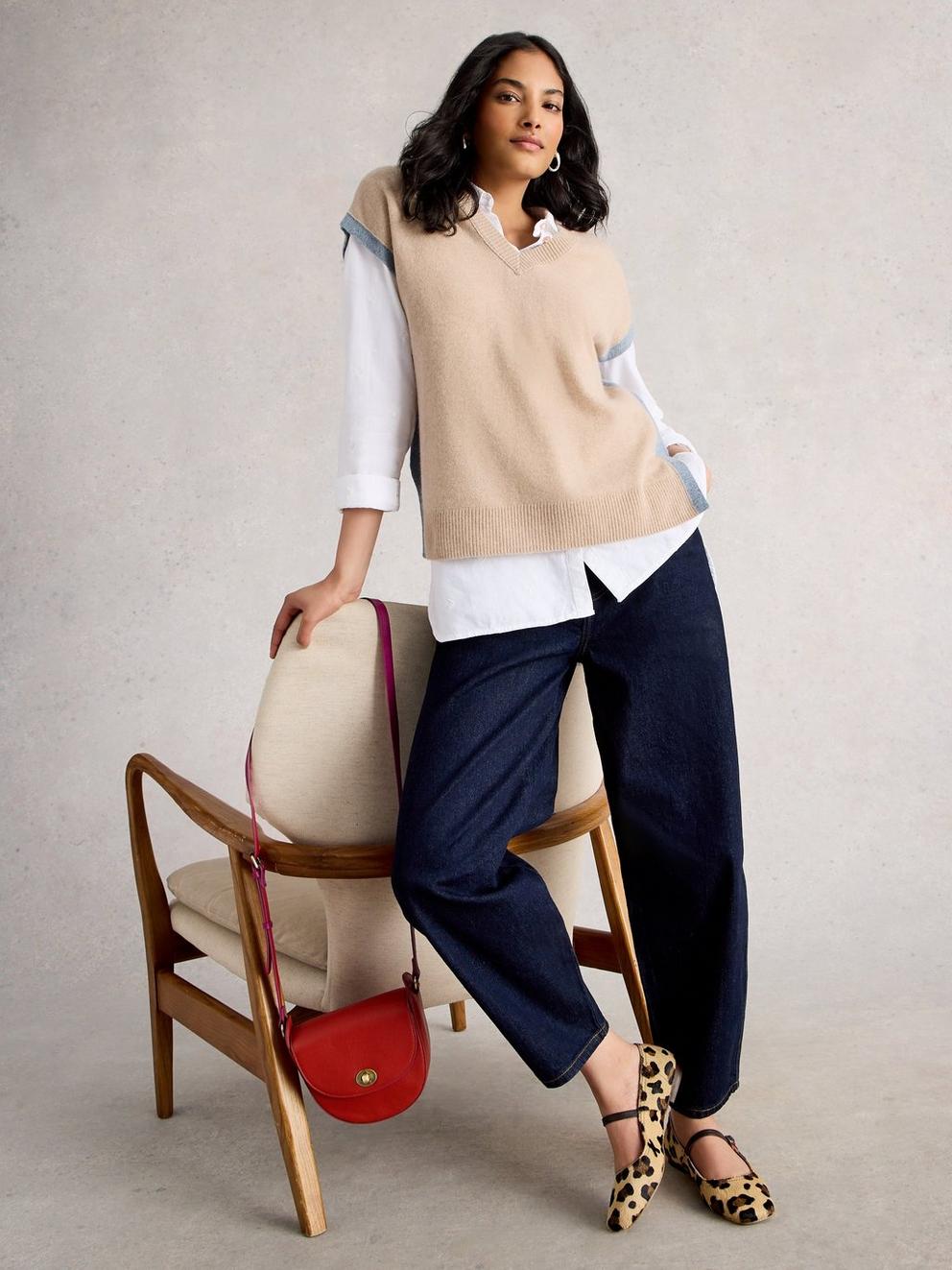 CASHMERE V NECK TANK in LGT NAT - LIFESTYLE