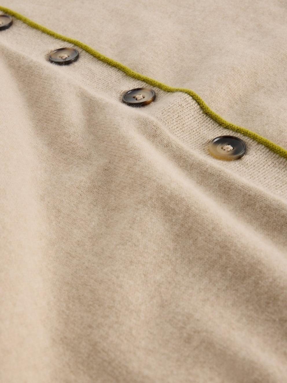 KITTY CASHMERE CARDIGAN in LGT NAT - FLAT DETAIL