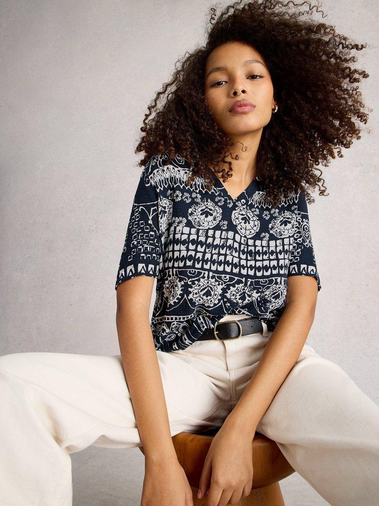 Elisa Short Sleeve V Neck Top in NAVY PR - LIFESTYLE