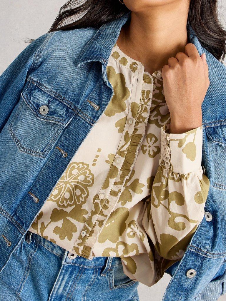 Aster Top  in GREEN PR - MODEL DETAIL