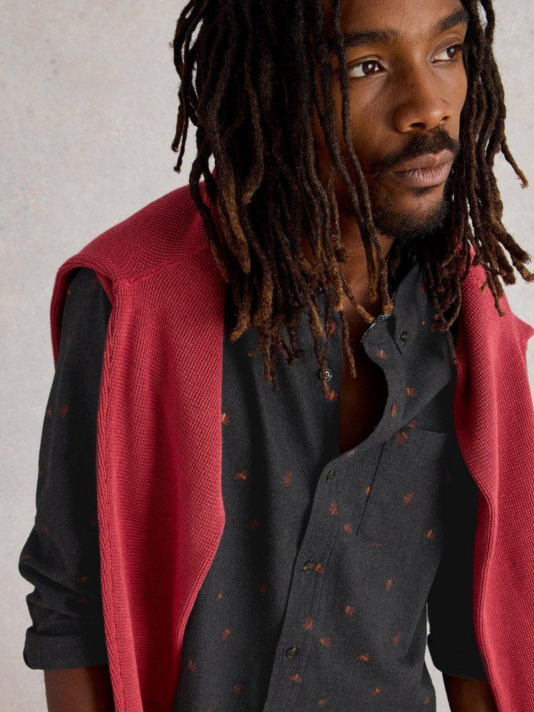 Finsbury Fan Print Shirt in CHARC GREY - MODEL DETAIL