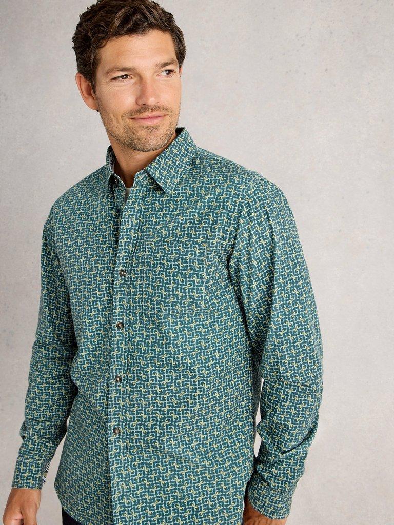 Finsbury Retro Print Shirt in TEAL PR - MODEL DETAIL