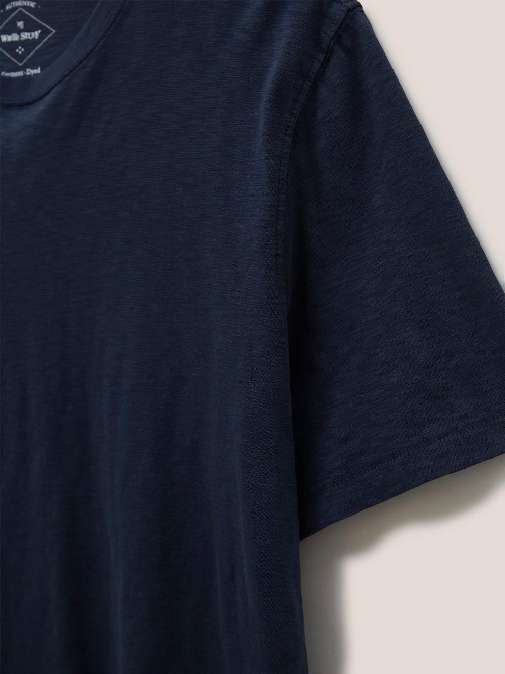 Abersoch Short Sleeve Crew Neck Tee in DARK NAVY - FLAT DETAIL