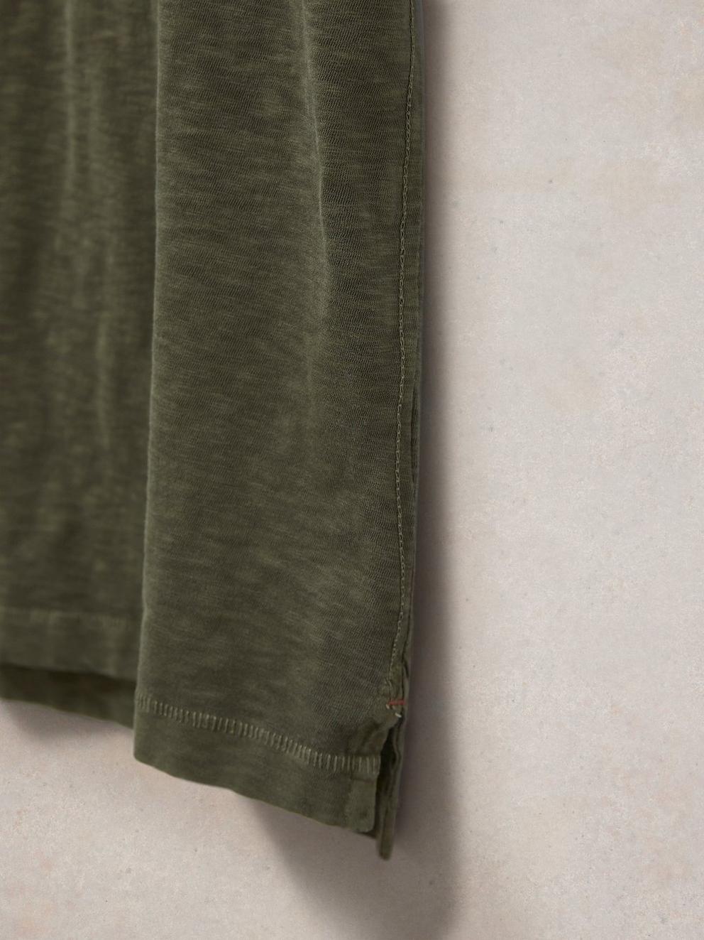 Abersoch Short Sleeve Crew Neck Tee in KHAKI GRN - FLAT DETAIL
