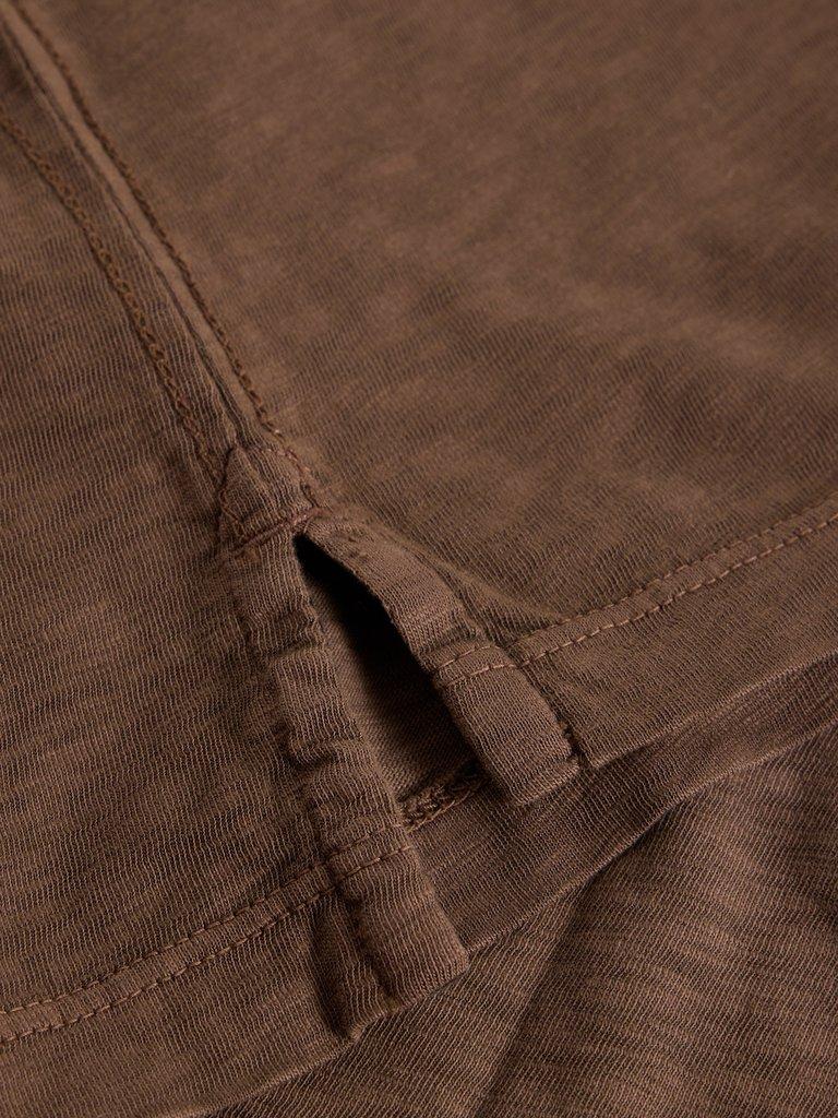 Abersoch Short Sleeve Crew Neck Tee in MID BROWN - FLAT DETAIL