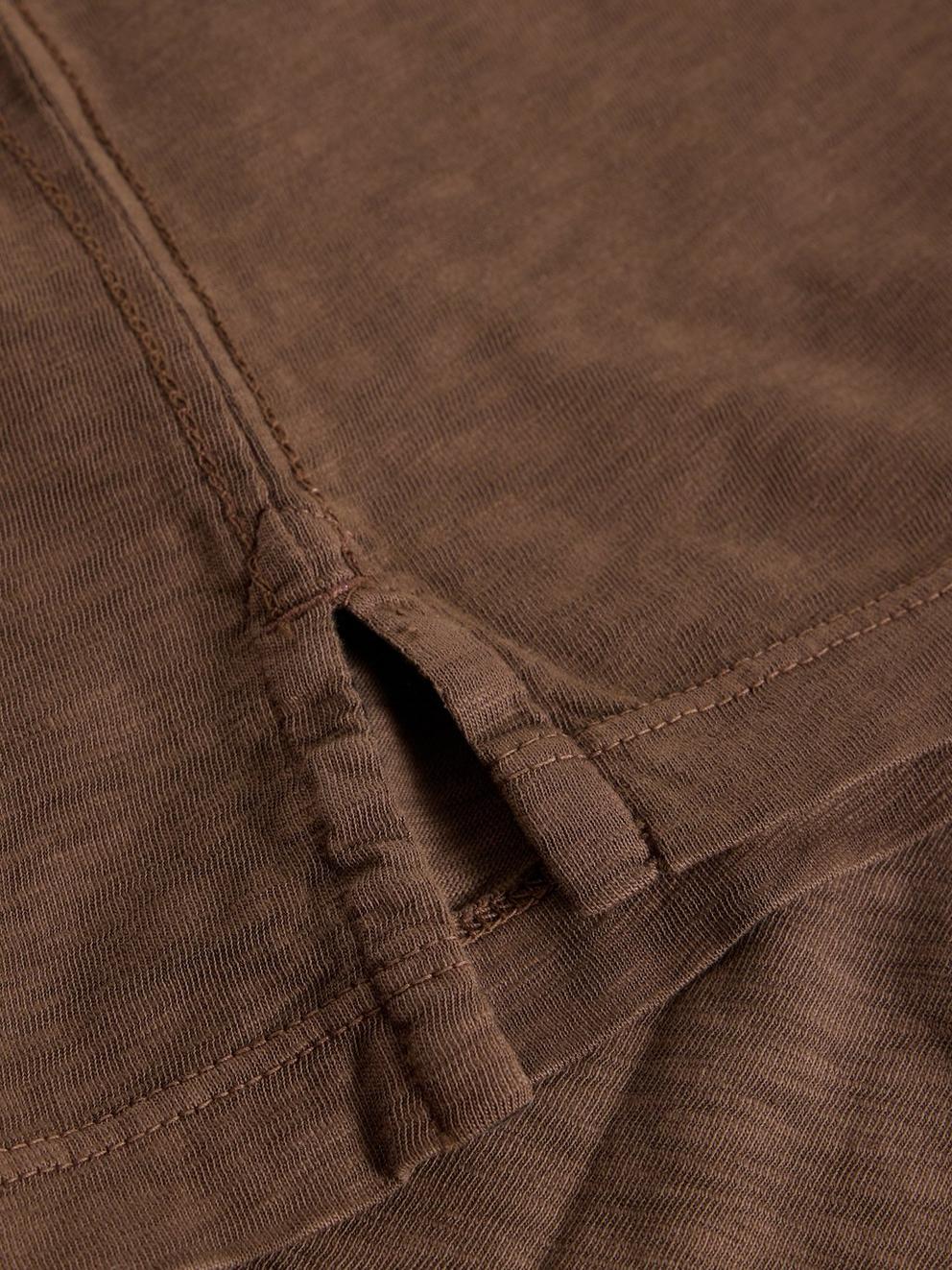 Abersoch Short Sleeve Crew Neck Tee in MID BROWN - FLAT DETAIL