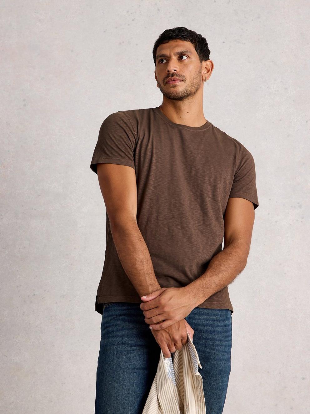 Abersoch Short Sleeve Crew Neck Tee in MID BROWN - LIFESTYLE