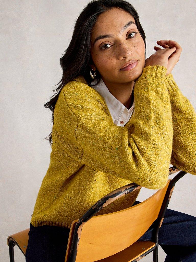 TEXTURED V NECK LONG SLEEVE JUMPER in MID CHART - MODEL DETAIL