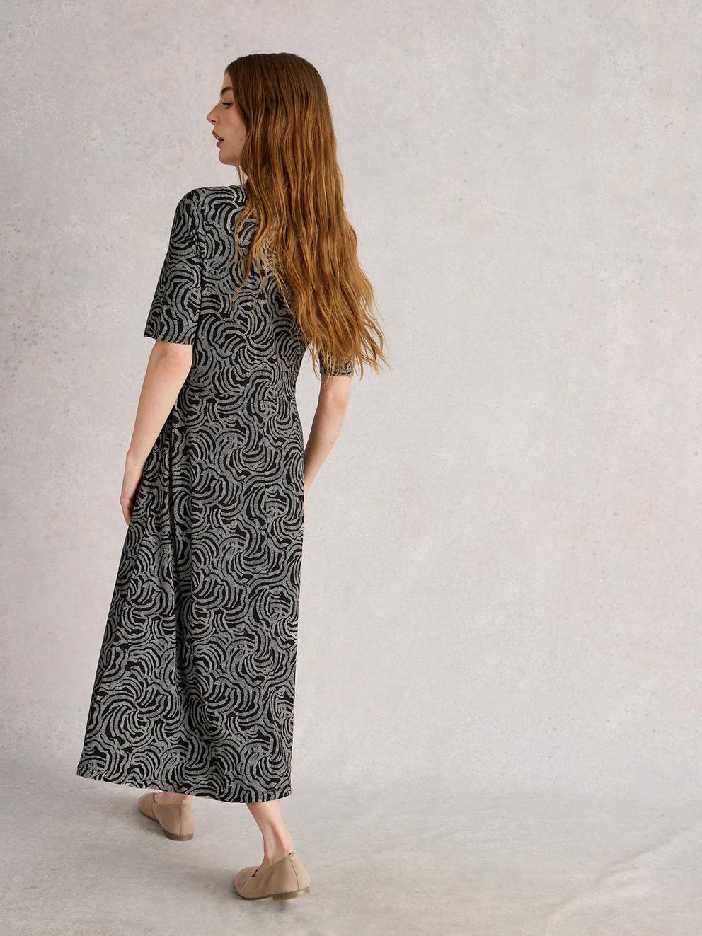 Madeline Jersey Short Sleeve Midi Dress in BLK MLT - MODEL BACK