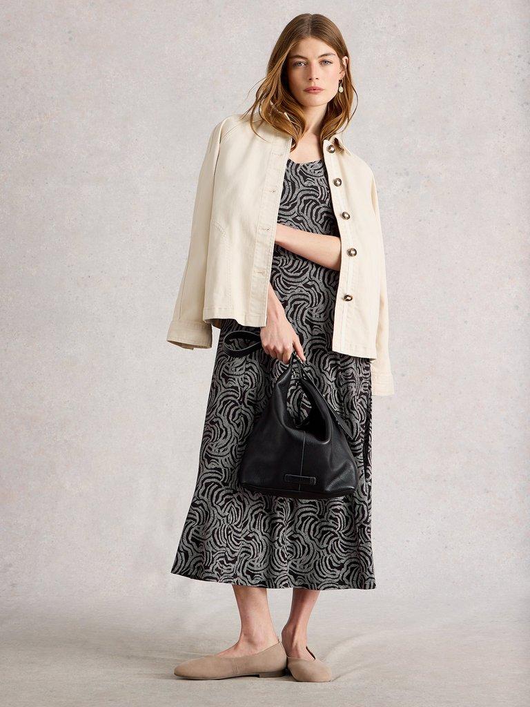 Madeline Jersey Short Sleeve Midi Dress in BLK MLT - MODEL FRONT