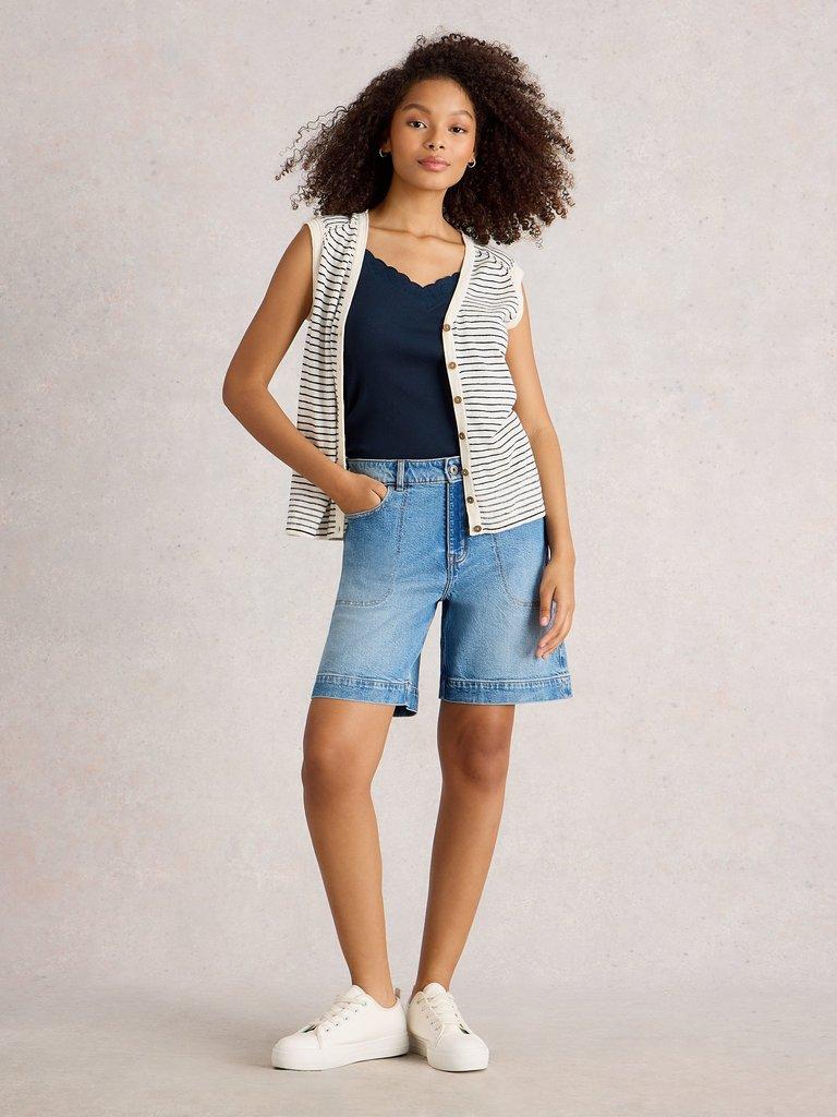 SEABREEZE SLEEVELESS VEST in FR NAVY - MODEL FRONT